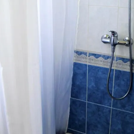 Maison Individ. Au Calme, 1,5 Km Plage, Grd Terrain Arbore, Proche Commerces, 1 Ch., Tv Cable, Animaux Ok. - Fr-1-22-238